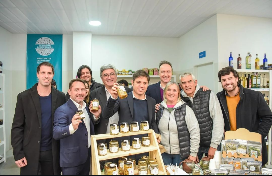 Kicillof y Descalzo inauguraron el Mercado Bonaerense Fijo en Ituzaingó