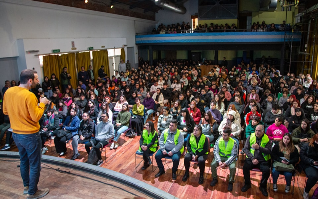 La Escuela de “Jóvenes Conductores” en Hurlingham logró 500 inscripciones para el primer curso